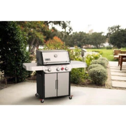 Weber Genesis S-325s -Traeger Shop 8037806 A V8.eps High 96766.1648134350