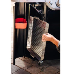 Weber Genesis E-335 -Traeger Shop 8037864 A V6.eps High 05355.1648134877