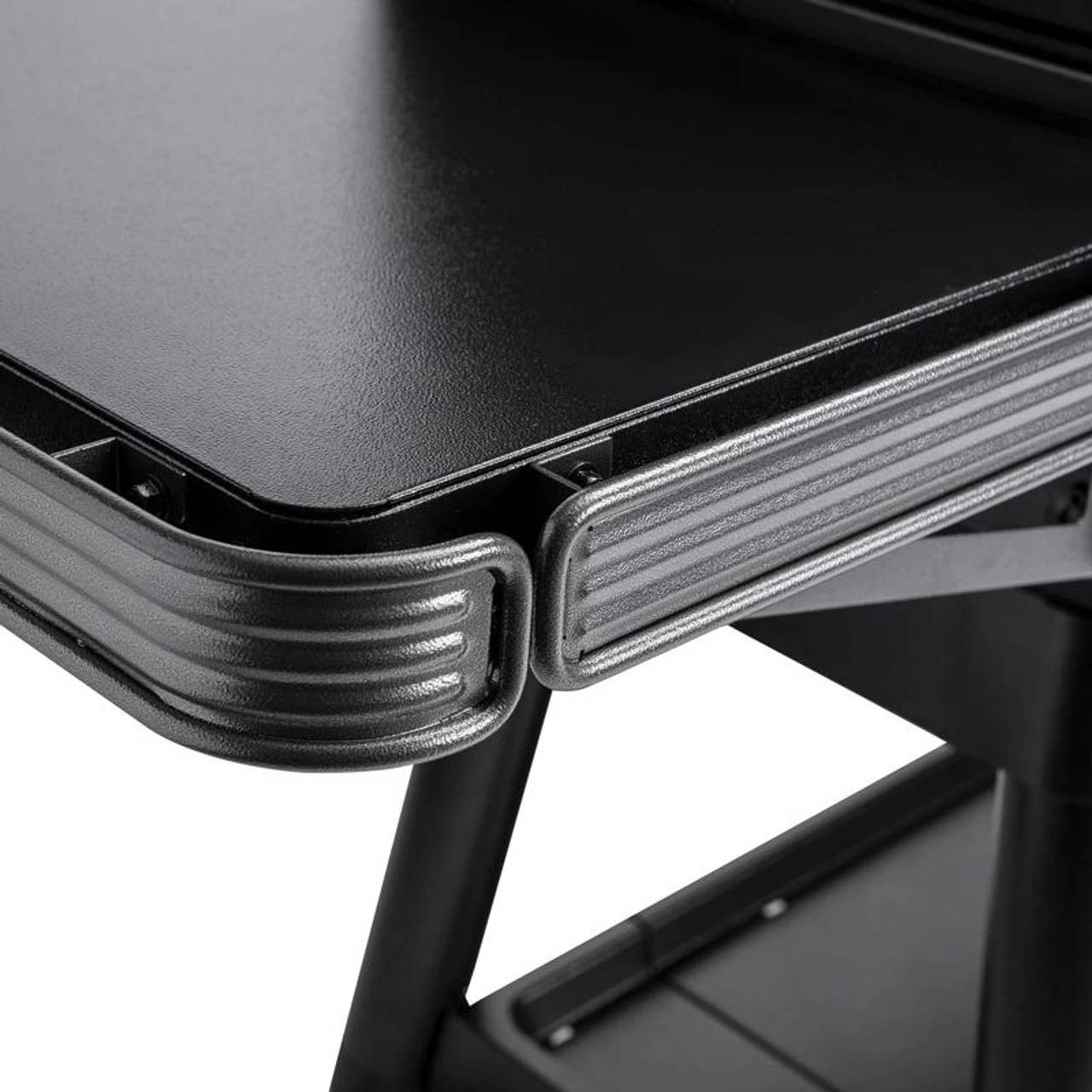 Traeger Ironwood XL Wood Pellet Bluetooth And WiFi Grill And Smoker 5 Traeger Ironwood XL Wood Pellet Bluetooth And WiFi Grill And Smoker - Image 3