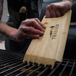 Traeger BAC454 Wood Grill Scraper -Traeger Shop clean1 88791.1638848853